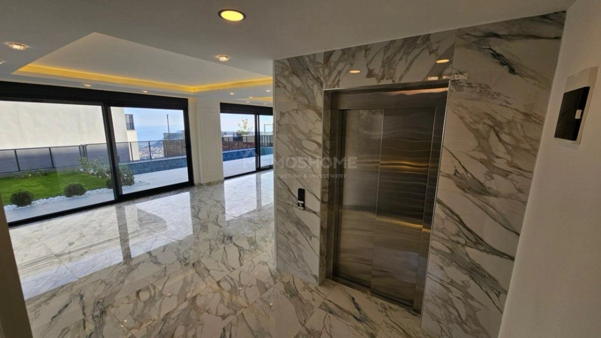 Tepe’de Vatandaşlığa Uygun Lüks Villa