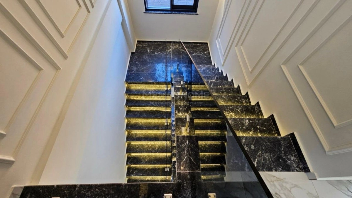 Tepe’de Vatandaşlığa Uygun Lüks Villa