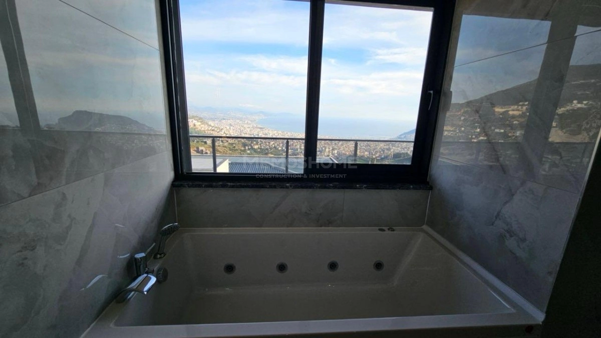 Tepe’de Vatandaşlığa Uygun Lüks Villa