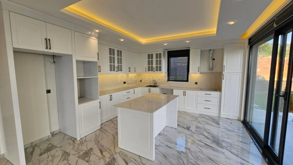 Tepe’de Vatandaşlığa Uygun Lüks Villa