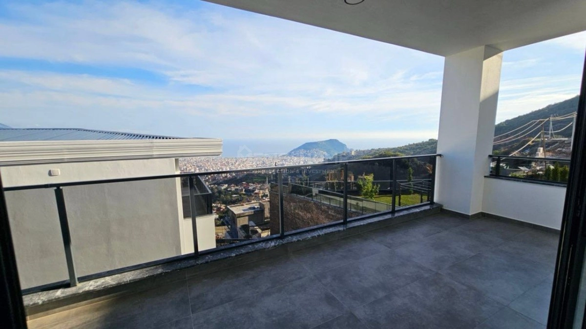 Tepe’de Vatandaşlığa Uygun Lüks Villa