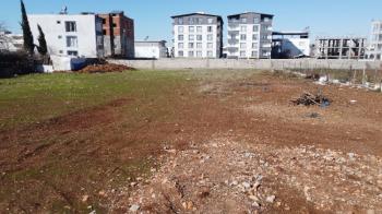 YILMAZ EMLAK'TAN MENDERES MAH. SATILIK 1281m² DOĞU CEPHELİ ARSA