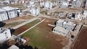 YILMAZ EMLAK'TAN MENDERES MAH. SATILIK 1281m² DOĞU CEPHELİ ARSA