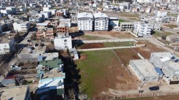 YILMAZ EMLAK'TAN MENDERES MAH. SATILIK 1281m² DOĞU CEPHELİ ARSA