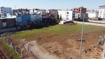 YILMAZ EMLAK'TAN MENDERES MAH. SATILIK 1281m² DOĞU CEPHELİ ARSA