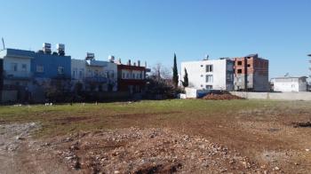 YILMAZ EMLAK'TAN MENDERES MAH. SATILIK 1281m² DOĞU CEPHELİ ARSA