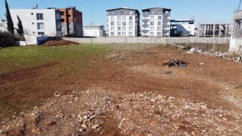 YILMAZ EMLAK'TAN MENDERES MAH. SATILIK 1281m² DOĞU CEPHELİ ARSA