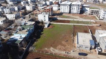 YILMAZ EMLAK'TAN MENDERES MAH. SATILIK 1281m² DOĞU CEPHELİ ARSA