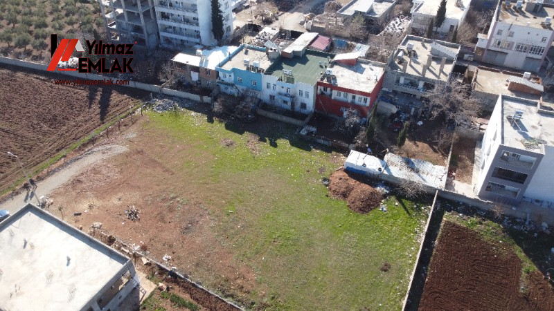 YILMAZ EMLAK'TAN MENDERES MAH. SATILIK 1281m² DOĞU CEPHELİ ARSA