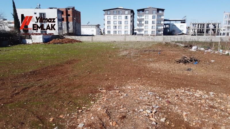 YILMAZ EMLAK'TAN MENDERES MAH. SATILIK 1281m² DOĞU CEPHELİ ARSA
