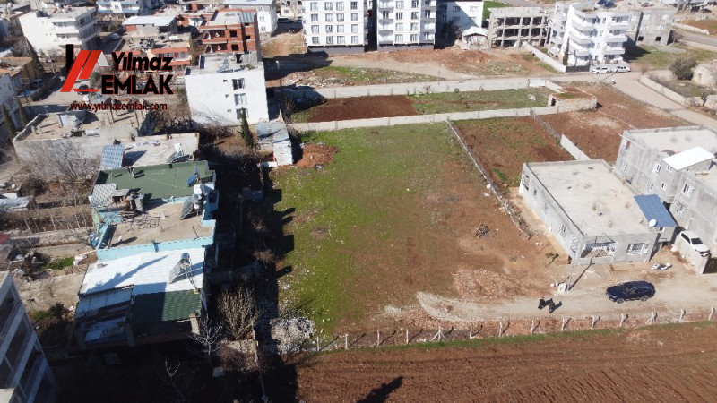 YILMAZ EMLAK'TAN MENDERES MAH. SATILIK 1281m² DOĞU CEPHELİ ARSA