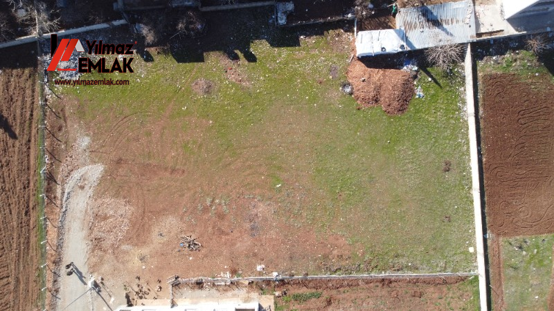 YILMAZ EMLAK'TAN MENDERES MAH. SATILIK 1281m² DOĞU CEPHELİ ARSA