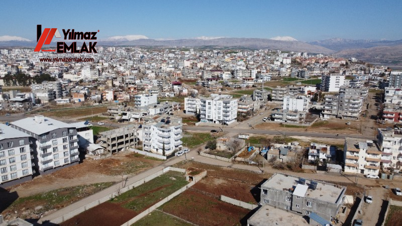 YILMAZ EMLAK'TAN MENDERES MAH. SATILIK 1281m² DOĞU CEPHELİ ARSA