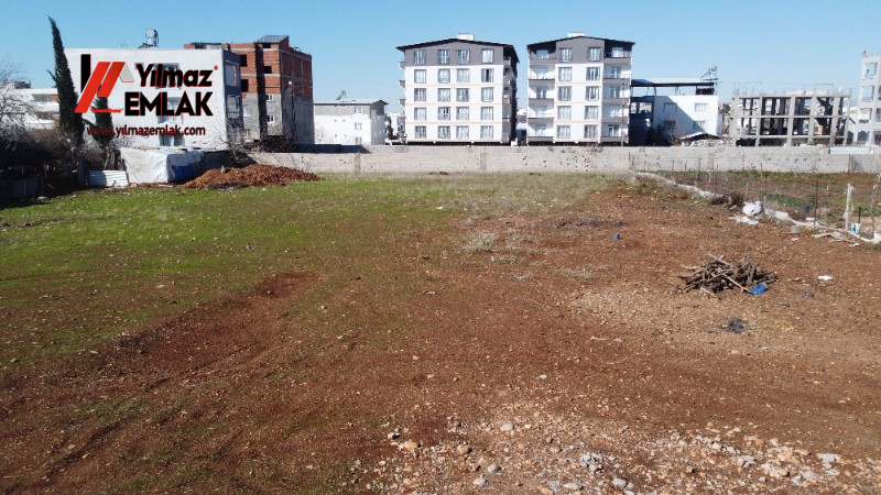 YILMAZ EMLAK'TAN MENDERES MAH. SATILIK 1281m² DOĞU CEPHELİ ARSA