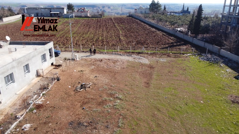 YILMAZ EMLAK'TAN MENDERES MAH. SATILIK 1281m² DOĞU CEPHELİ ARSA