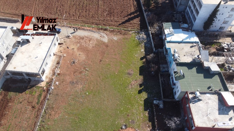 YILMAZ EMLAK'TAN MENDERES MAH. SATILIK 1281m² DOĞU CEPHELİ ARSA