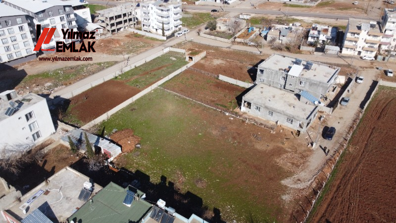 YILMAZ EMLAK'TAN MENDERES MAH. SATILIK 1281m² DOĞU CEPHELİ ARSA