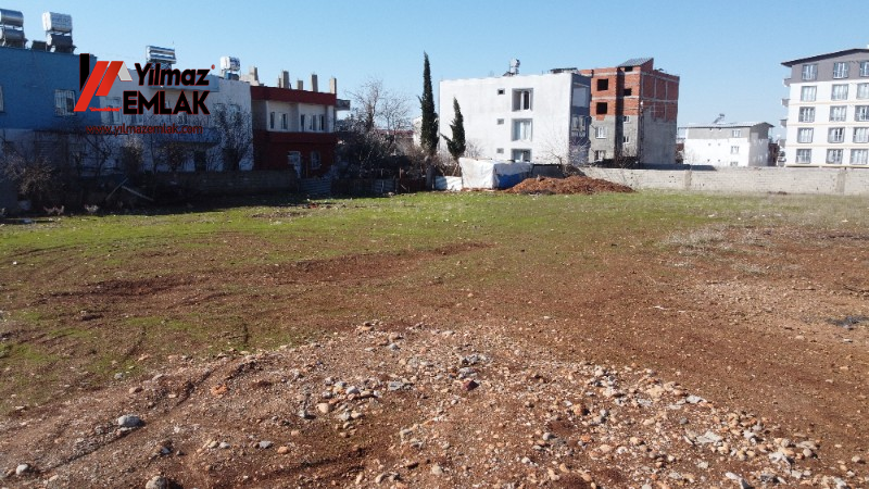 YILMAZ EMLAK'TAN MENDERES MAH. SATILIK 1281m² DOĞU CEPHELİ ARSA