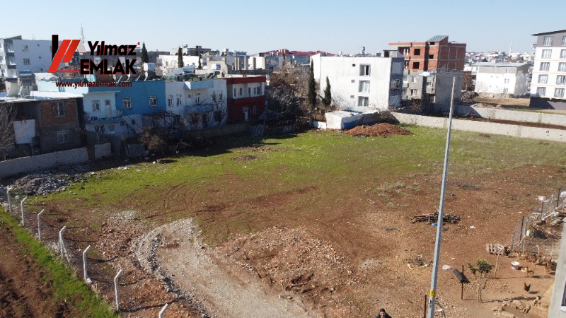 YILMAZ EMLAK'TAN MENDERES MAH. SATILIK 1281m² DOĞU CEPHELİ ARSA