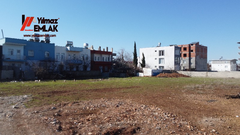 YILMAZ EMLAK'TAN MENDERES MAH. SATILIK 1281m² DOĞU CEPHELİ ARSA