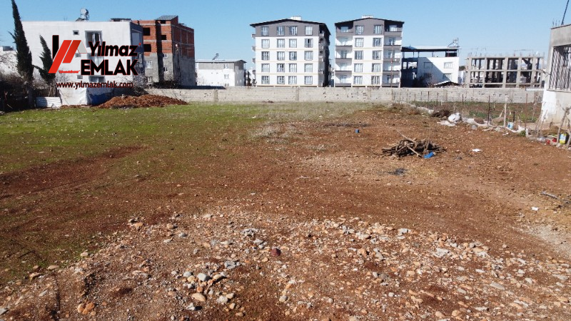 YILMAZ EMLAK'TAN MENDERES MAH. SATILIK 1281m² DOĞU CEPHELİ ARSA