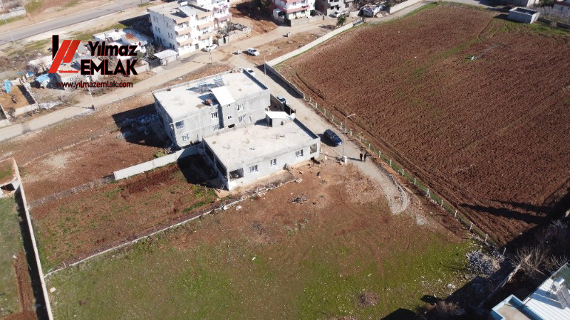 YILMAZ EMLAK'TAN MENDERES MAH. SATILIK 1281m² DOĞU CEPHELİ ARSA