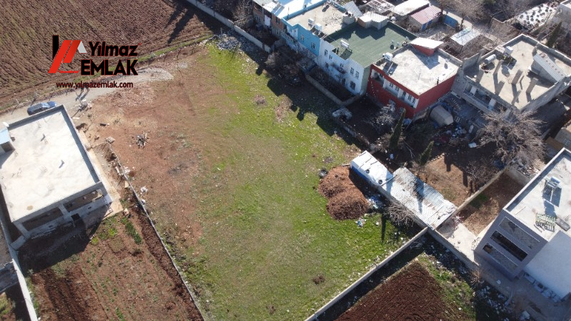 YILMAZ EMLAK'TAN MENDERES MAH. SATILIK 1281m² DOĞU CEPHELİ ARSA