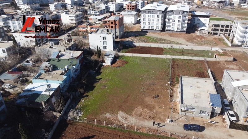 YILMAZ EMLAK'TAN MENDERES MAH. SATILIK 1281m² DOĞU CEPHELİ ARSA