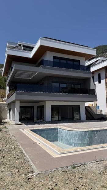 TEPE VİLLA ALANYA SATILIK EŞYALI VATANDAŞLIĞA UYGUN 5+1 VİLLA TEPE ALANYA ANTALYA 