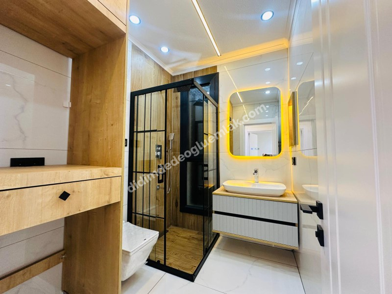 DİDİM HİSARDA LİMAN YOLUNA YAKIN HAVUZLU OTOPARKLI FIRSAT VİLLA