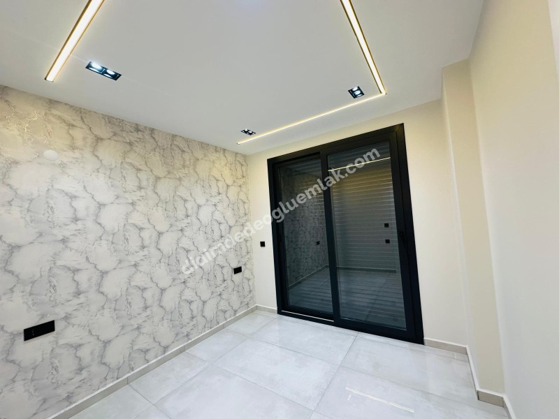 DİDİM HİSARDA LİMAN YOLUNA YAKIN HAVUZLU OTOPARKLI FIRSAT VİLLA