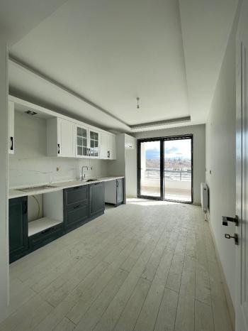 GÜVENAY – ÇORUM  ÜÇTUTLAR  MAH.ÇEVREYOLU ÜZERİ 3+1 SIFIR DAİRELER