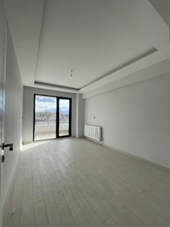 GÜVENAY – ÇORUM  ÜÇTUTLAR  MAH.ÇEVREYOLU ÜZERİ 3+1 SIFIR DAİRELER