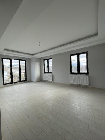 GÜVENAY - ÇORUM ÜÇTUTLAR MAH. ÇEVRE YOLU ÜZERİ SATILIK 3+1 DAİRE 
