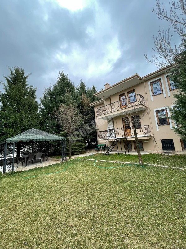 AFYON ÜÇOK EMLAKTAN UYDUKENT YEŞİLYURT MAH SATILIK VİLLA 