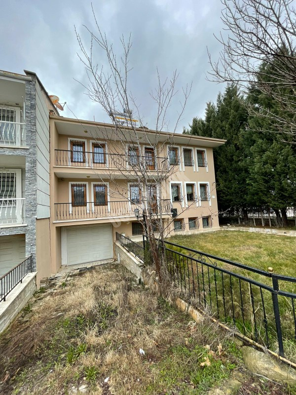 AFYON ÜÇOK EMLAKTAN UYDUKENT YEŞİLYURT MAH SATILIK VİLLA 