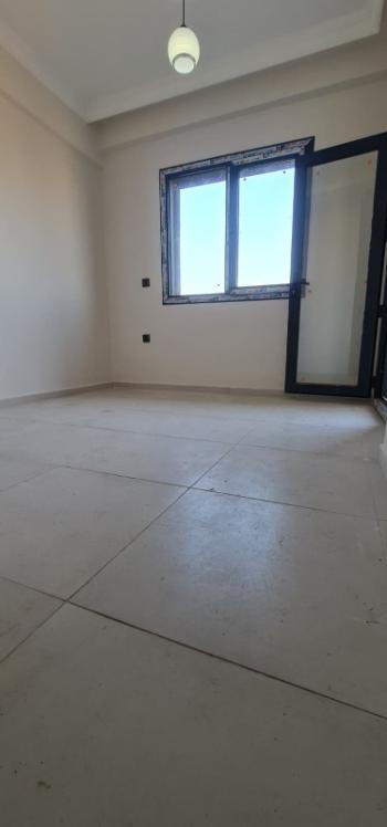 HİSAR MAHALLESİNDE ÖNÜ AÇIK CADDE ÜZERİNDE - ASANSÖRLÜ 2+1 SATILIK DAİRE