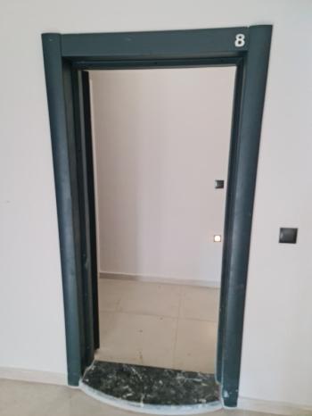 HİSAR MAHALLESİNDE ÖNÜ AÇIK CADDE ÜZERİNDE - ASANSÖRLÜ 2+1 SATILIK DAİRE