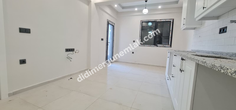 HİSAR MAHALLESİNDE ÖNÜ AÇIK CADDE ÜZERİNDE - ASANSÖRLÜ 2+1 SATILIK DAİRE