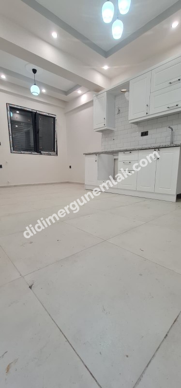 HİSAR MAHALLESİNDE ÖNÜ AÇIK CADDE ÜZERİNDE - ASANSÖRLÜ 2+1 SATILIK DAİRE