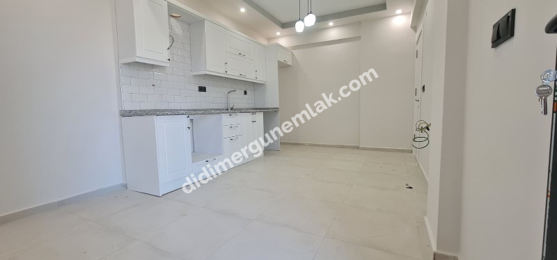 HİSAR MAHALLESİNDE ÖNÜ AÇIK CADDE ÜZERİNDE - ASANSÖRLÜ 2+1 SATILIK DAİRE