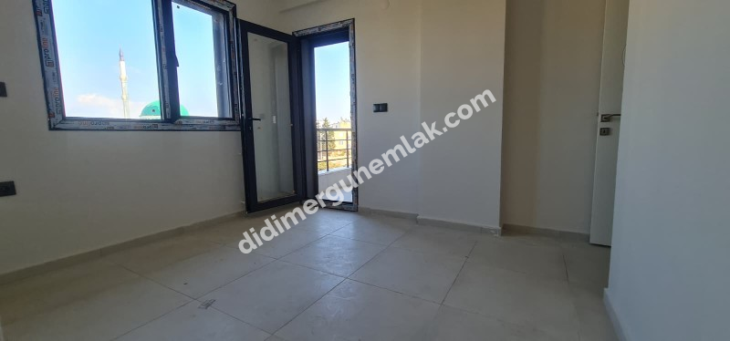 HİSAR MAHALLESİNDE ÖNÜ AÇIK CADDE ÜZERİNDE - ASANSÖRLÜ 2+1 SATILIK DAİRE