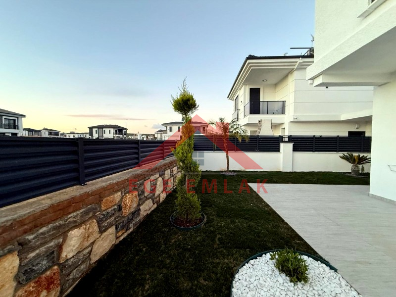 Didim'de Satılık Tam Müstakil 4+1 Villa