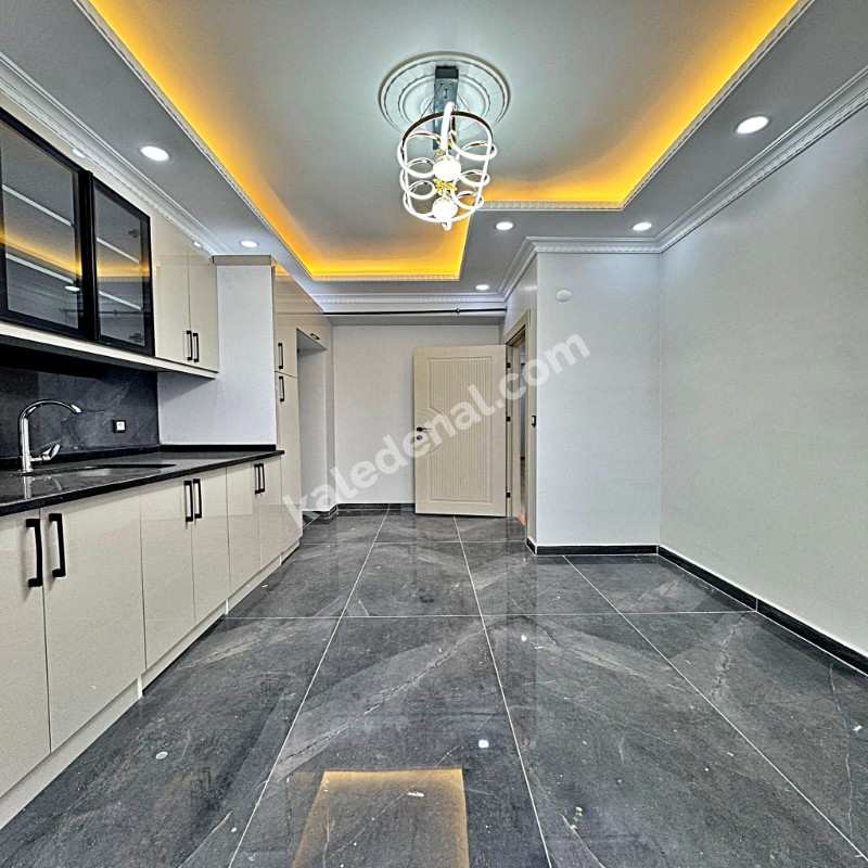 ŞEHRİN MERKEZİNDE HUZURLU BİR YAŞAM İÇİN TAM KONUMDASINIZ