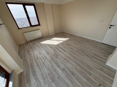 Yeşilpınar'da Otoparklı Yeni Bina'da 6.Kat Manzaralı 2+1 Satılık Daire