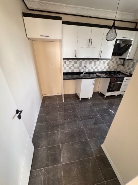 Yeşilpınar'da Otoparklı Yeni Bina'da 6.Kat Manzaralı 2+1 Satılık Daire