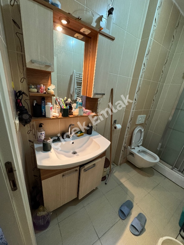 Alibeyköy Çarşı İçi Mısıra Yakın 2+1 Asansörlü Balkonlu Arakat Satılık Daire