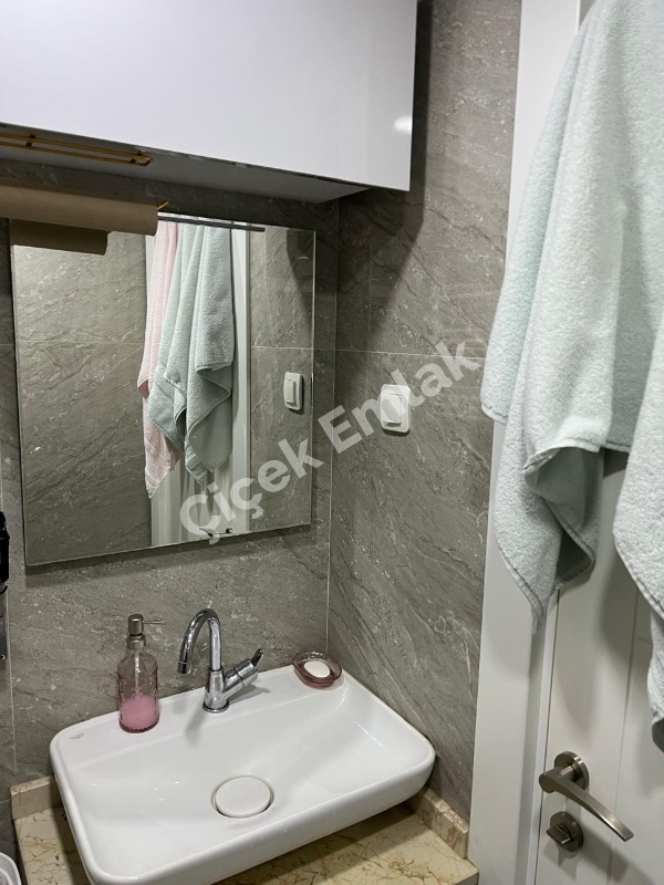 Çırçır'da Metro'ya 5 Dk Otoparklı Güvenlikli Site'de Eşyalı Kiralık Daire