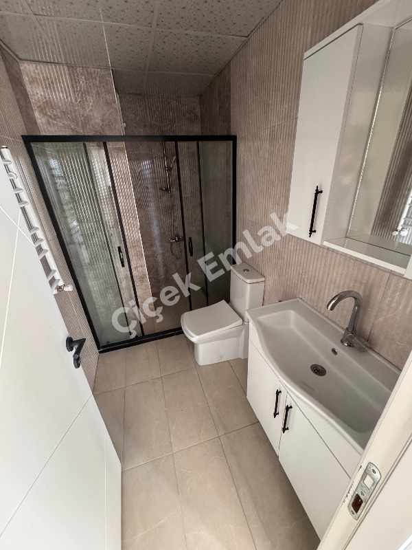 Yeşilpınar'da Otoparklı Yeni Bina'da 6.Kat Manzaralı 2+1 Satılık Daire