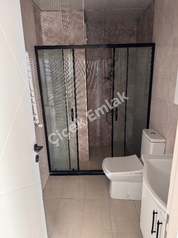 Yeşilpınar'da Otoparklı Yeni Bina'da 6.Kat Manzaralı 2+1 Satılık Daire